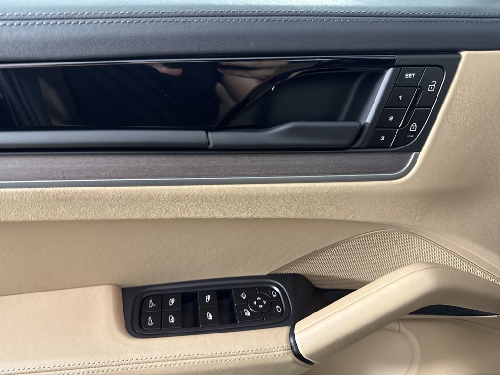 Certified 2026 Porsche Cayenne AWD/4WD image 32