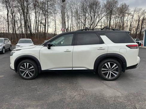 Used 2023 Nissan Pathfinder Platinum image 8