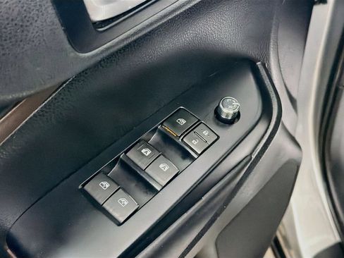 Used 2019 Toyota Highlander XLE AWD/4WD image 17