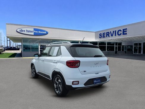 Certified 2026 Hyundai Venue SEL FWD image 6