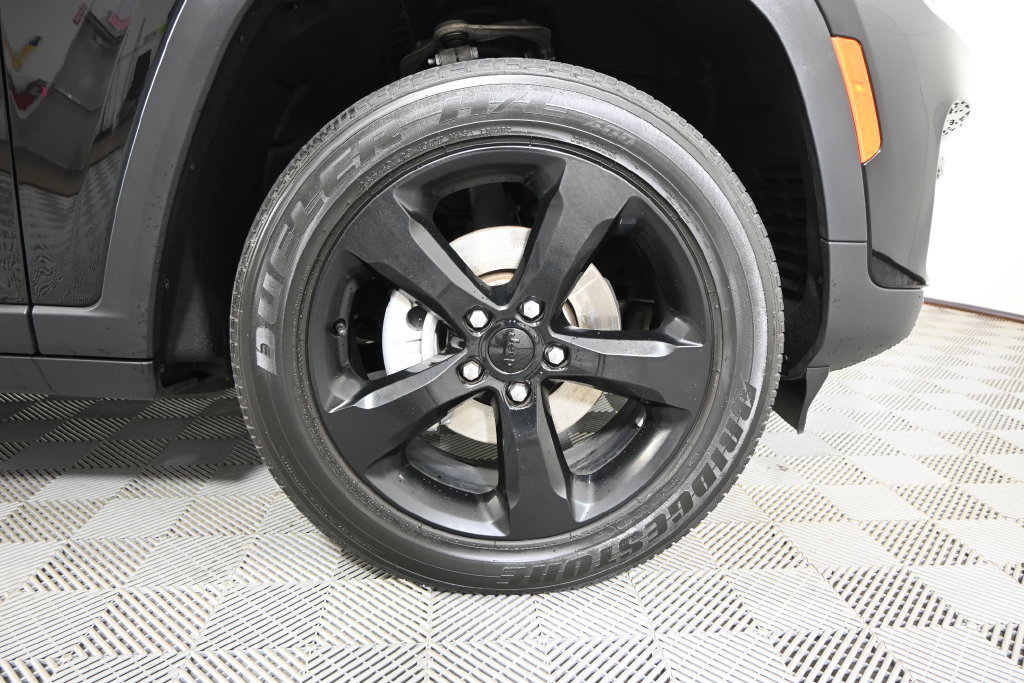 Used 2023 Jeep Grand Cherokee Altitude AWD/4WD image 11