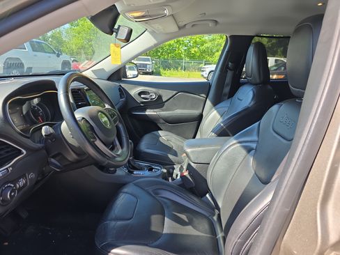 Used 2019 Jeep Cherokee Limited AWD/4WD image 12
