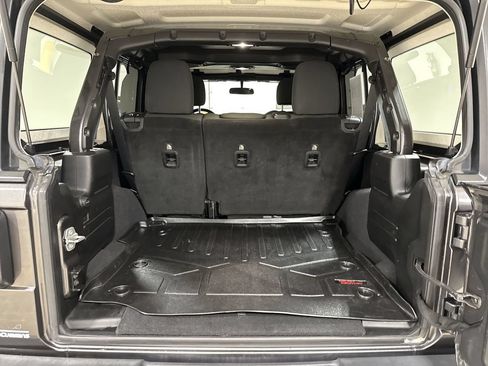 Used 2018 Jeep Wrangler Unlimited Sport S AWD/4WD image 23