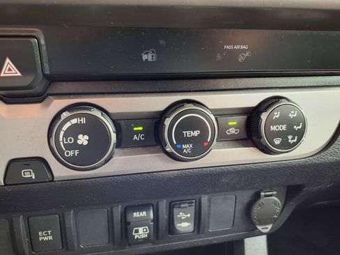 Used 2019 Toyota Tacoma SR5 RWD image 7