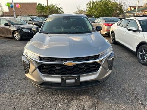 Used 2024 Chevrolet Trax LS w/ Driver Confidence Package image 2