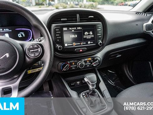 Used 2025 Kia Soul LX w/ LX Technology Package FWD image 32