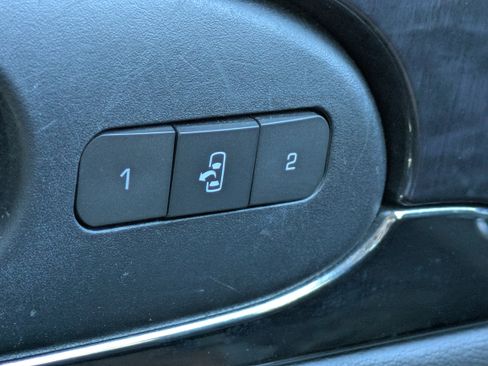 Used 2017 Buick Enclave Leather FWD image 21