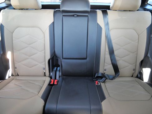 Certified 2025 Volkswagen Atlas Cross Sport SE image 13