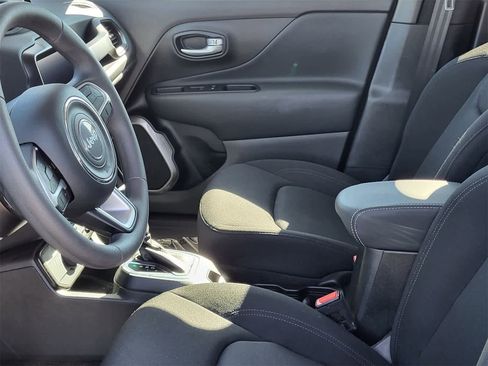 Used 2023 Jeep Renegade Latitude image 26