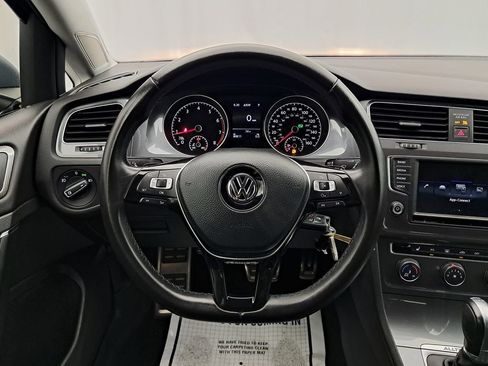 Used 2017 Volkswagen Golf Alltrack S image 10