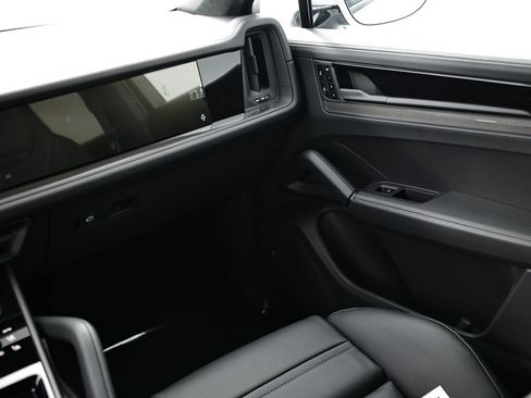 New 2026 Porsche Cayenne GTS AWD/4WD image 30