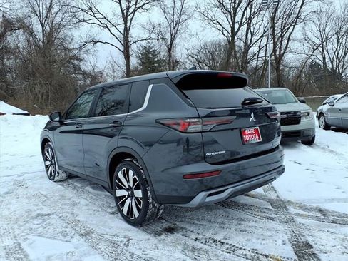 Used 2025 Mitsubishi Outlander SE image 5