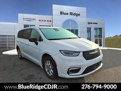 Used 2024 Chrysler Pacifica Touring-L