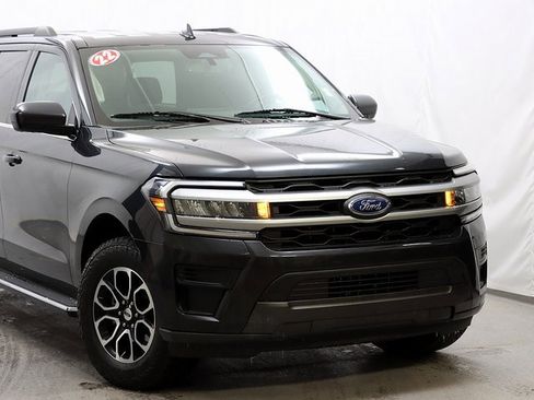 Used 2022 Ford Expedition Max XLT image 2
