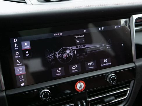 Certified 2025 Porsche Macan image 15