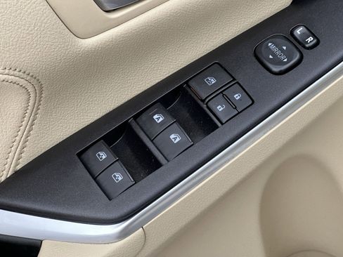 Used 2015 Toyota Camry LE image 10