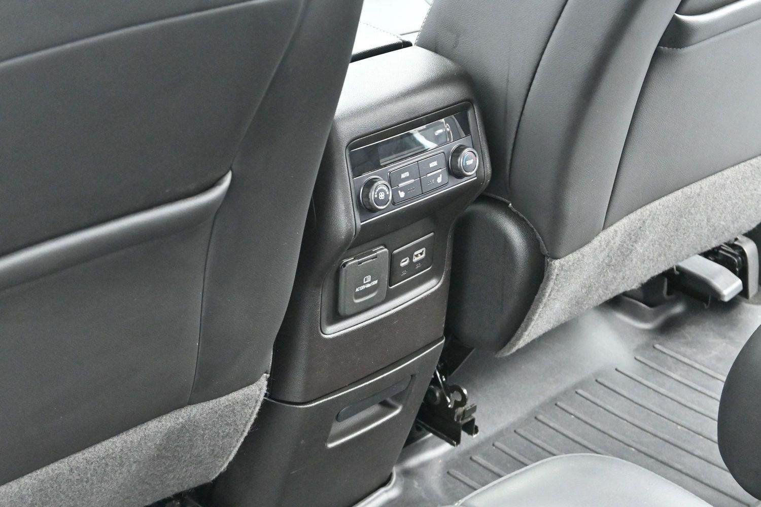 Used 2022 GMC Acadia SLT w/ Elevation Edition AWD/4WD image 32