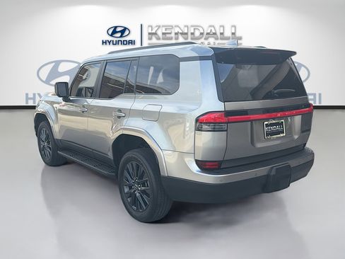 Used 2024 Lexus GX 550 w/ Cold Area Package AWD/4WD image 4