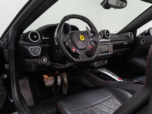 Used 2017 Ferrari California T RWD image 88