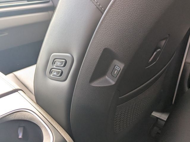 New 2026 Kia Carnival EX FWD image 15