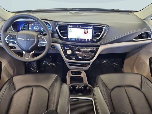 Used 2024 Chrysler Pacifica Limited FWD image 22