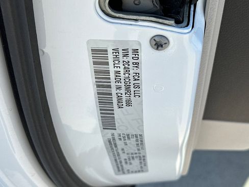 Used 2022 Chrysler Voyager LX image 31