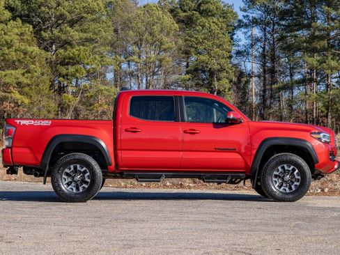 Used 2022 Toyota Tacoma TRD Off-Road image 5