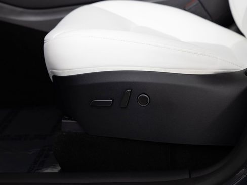 Used 2024 Tesla Model Y Long Range image 17