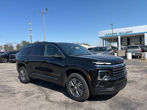 New 2026 Chevrolet Traverse LT image 1