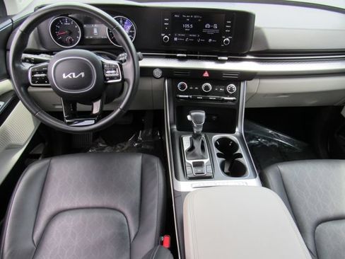 Used 2024 Kia Carnival LX FWD image 17
