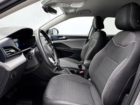 Used 2024 Volkswagen Taos SE image 19