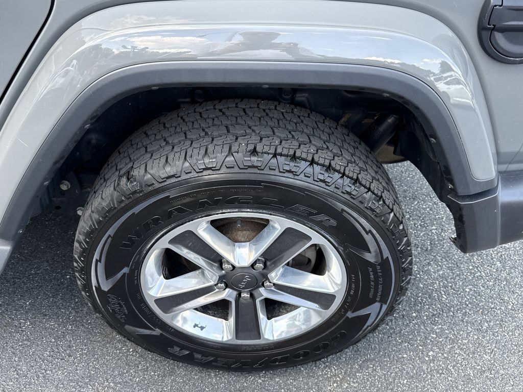 Used 2021 Jeep Wrangler Unlimited Sahara AWD/4WD image 11