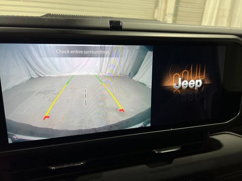 Used 2025 Jeep Wrangler Unlimited Rubicon AWD/4WD image 36