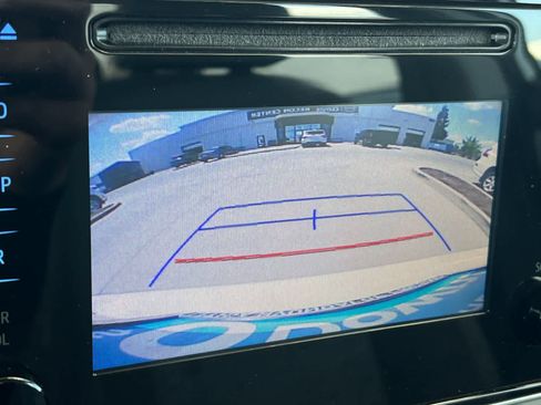 Used 2018 Toyota Corolla LE FWD image 19