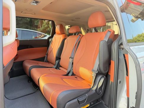 Used 2023 Kia Carnival SX Prestige FWD image 17