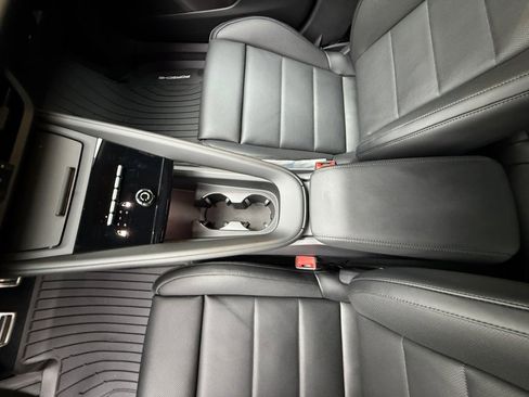 New 2025 Porsche Macan 4S Electric image 18