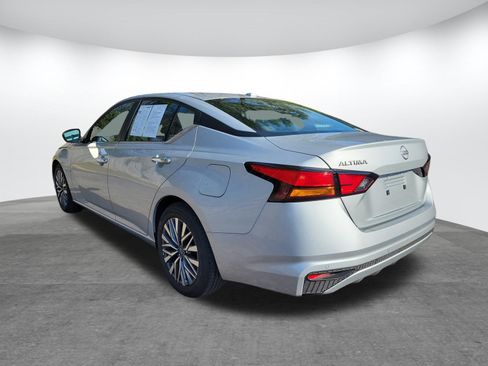 Used 2025 Nissan Altima 2.5 SV image 25