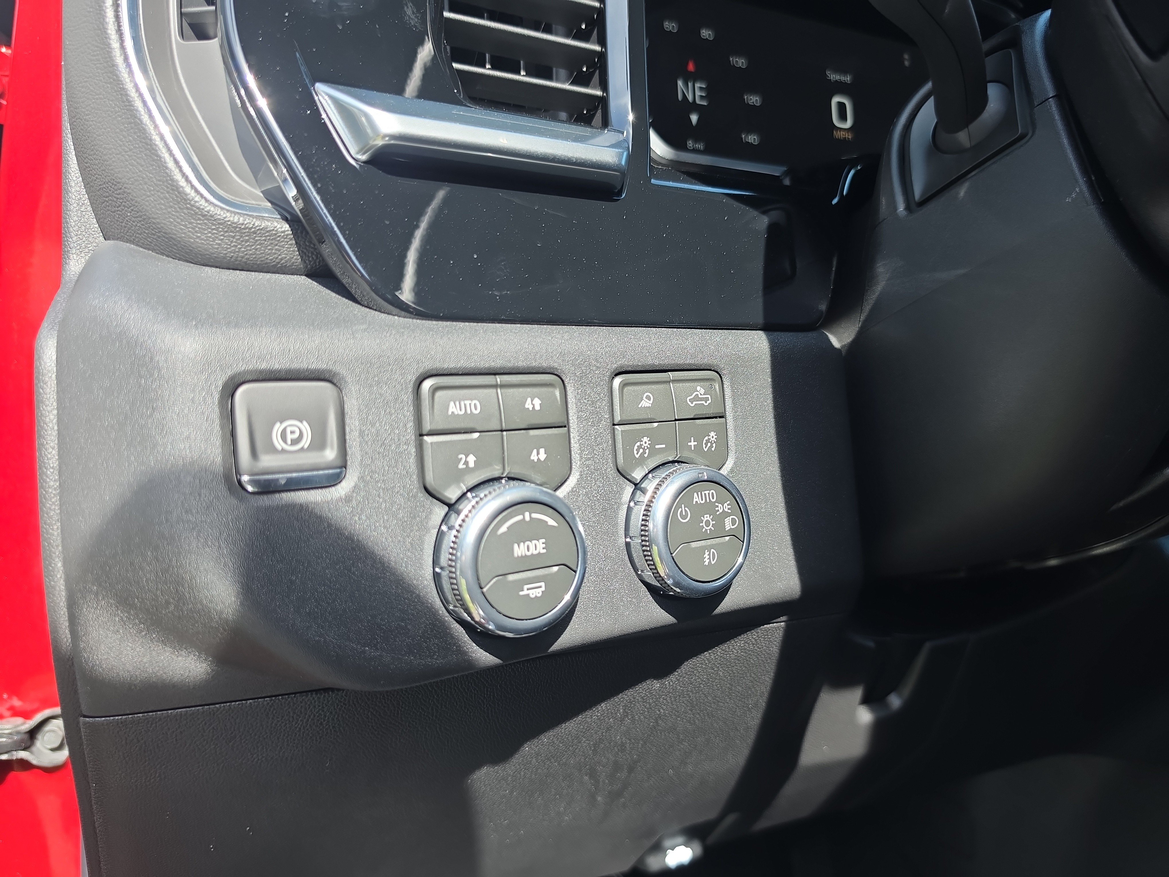 New 2026 GMC Sierra 2500 SLT w/ SLT Premium Package AWD/4WD image 21