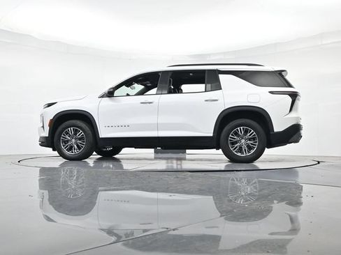 Used 2025 Chevrolet Traverse LT FWD image 44