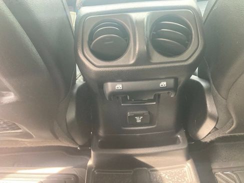 Used 2020 Jeep Wrangler Unlimited Rubicon w/ Dual Top Group AWD/4WD image 17