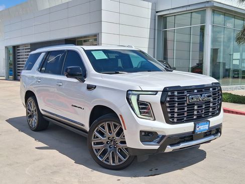 Used 2025 GMC Yukon Denali Ultimate w/ LPO, Floor Liner Package AWD/4WD image 1