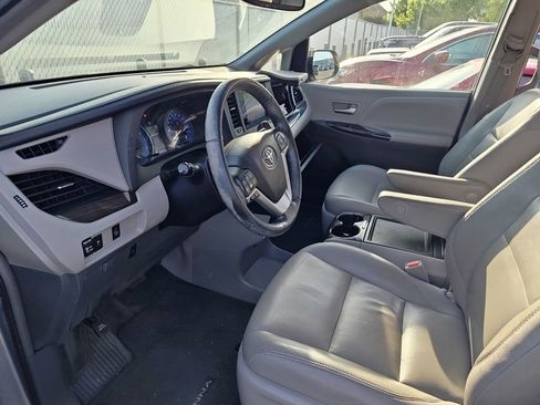 Used 2015 Toyota Sienna XLE AWD/4WD image 7