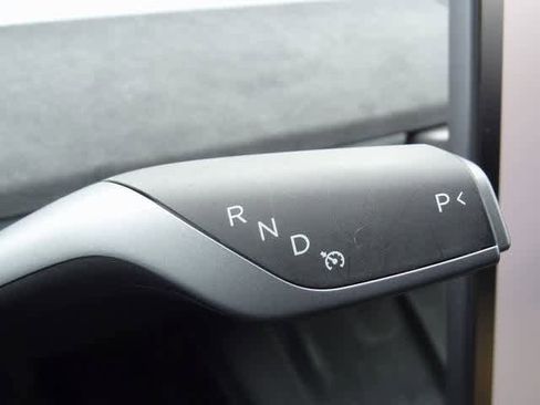 Used 2025 Tesla Model Y Long Range image 18