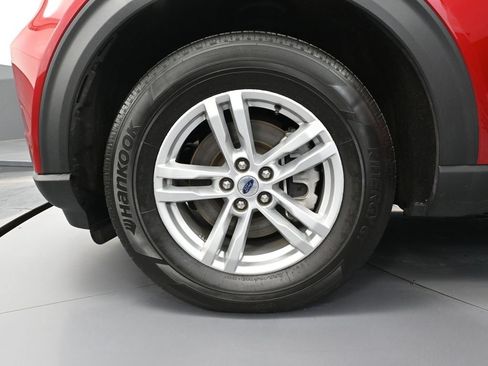 Used 2023 Ford Explorer XLT w/ Equipment Group 202A AWD/4WD image 17