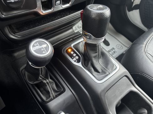 Used 2023 Jeep Wrangler Sahara w/ Cold Weather Group image 23