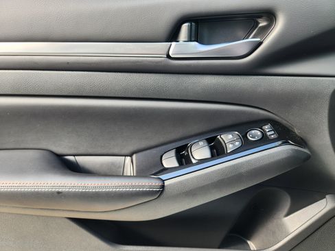 Used 2024 Nissan Altima 2.5 SR w/ SR Premium Package image 28