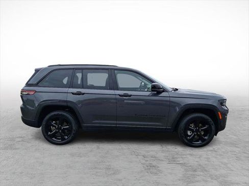 Certified 2024 Jeep Grand Cherokee Limited w/ Black Appearance Package AWD/4WD image 6