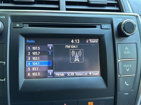 Used 2015 Toyota Camry LE FWD image 16