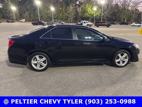 Used 2014 Toyota Camry L image 8