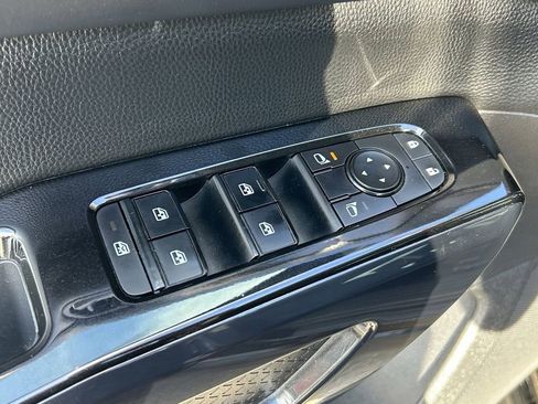 Used 2022 Nissan Pathfinder SV image 25